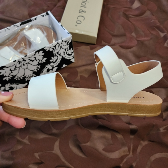 Sandals - Picture 1 of 2